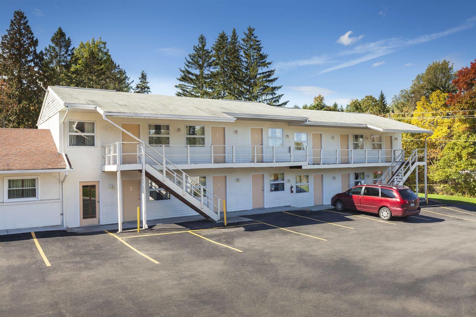 The Springwater Inn イサカ エクステリア 写真